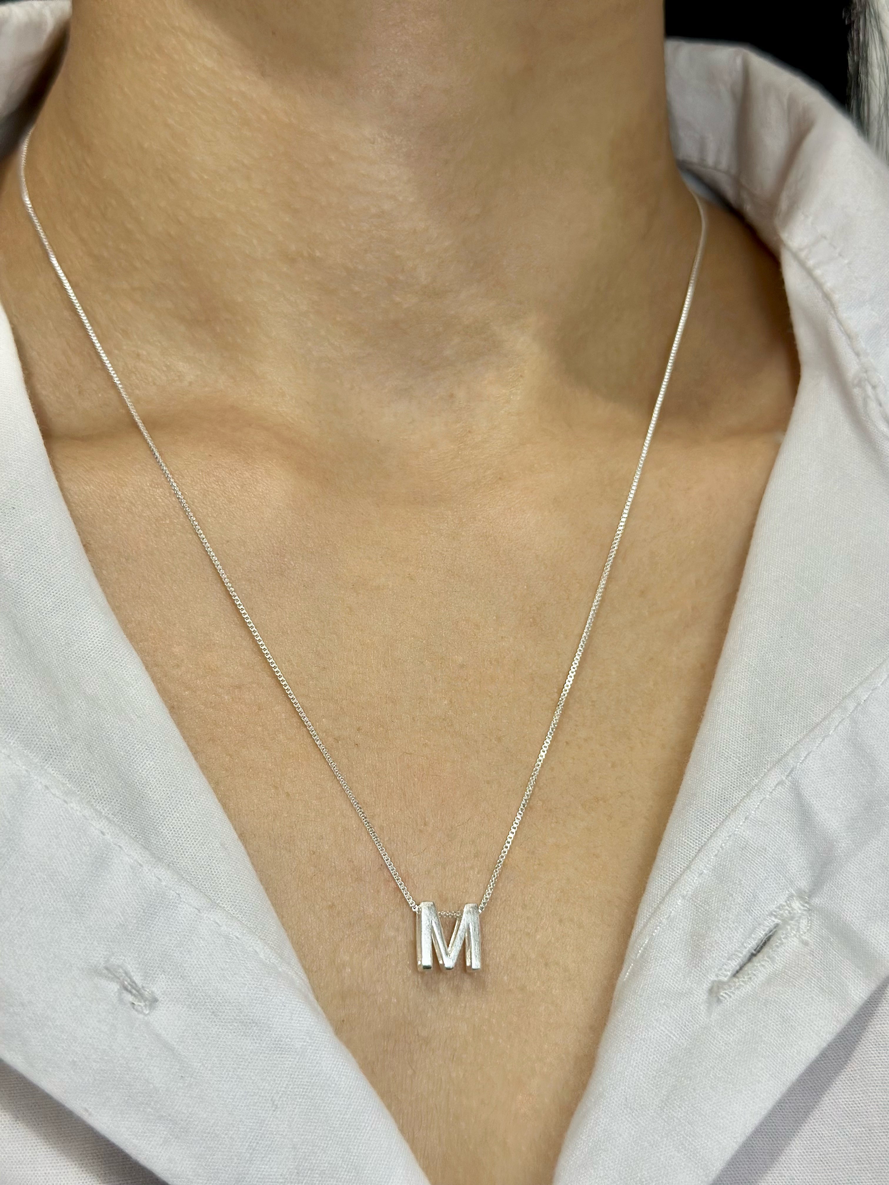 Colar de Letras Lisa em Prata 925 Legítima – Corrente 45cm + Pingente | feminino | Garantia Vitalícia