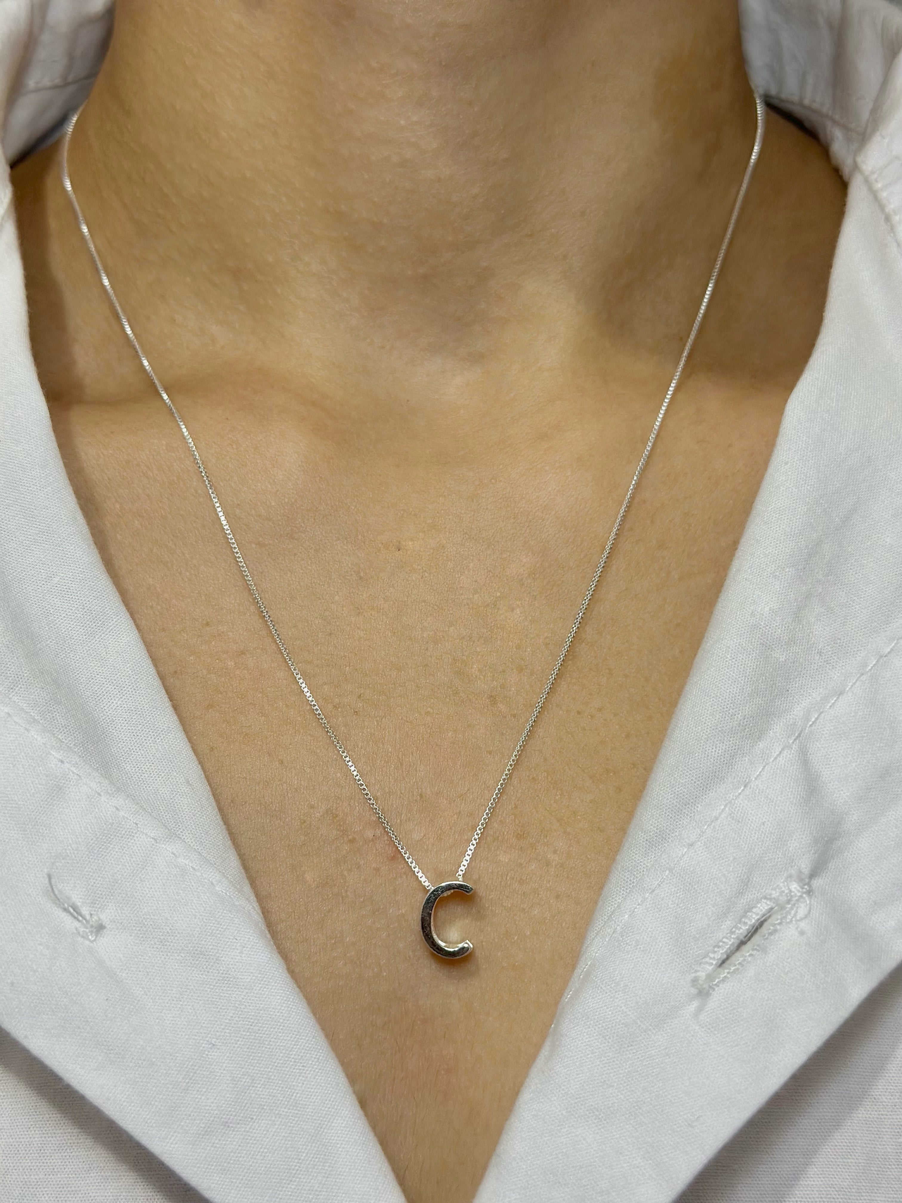 Colar de Letras Lisa em Prata 925 Legítima – Corrente 45cm + Pingente | feminino | Garantia Vitalícia