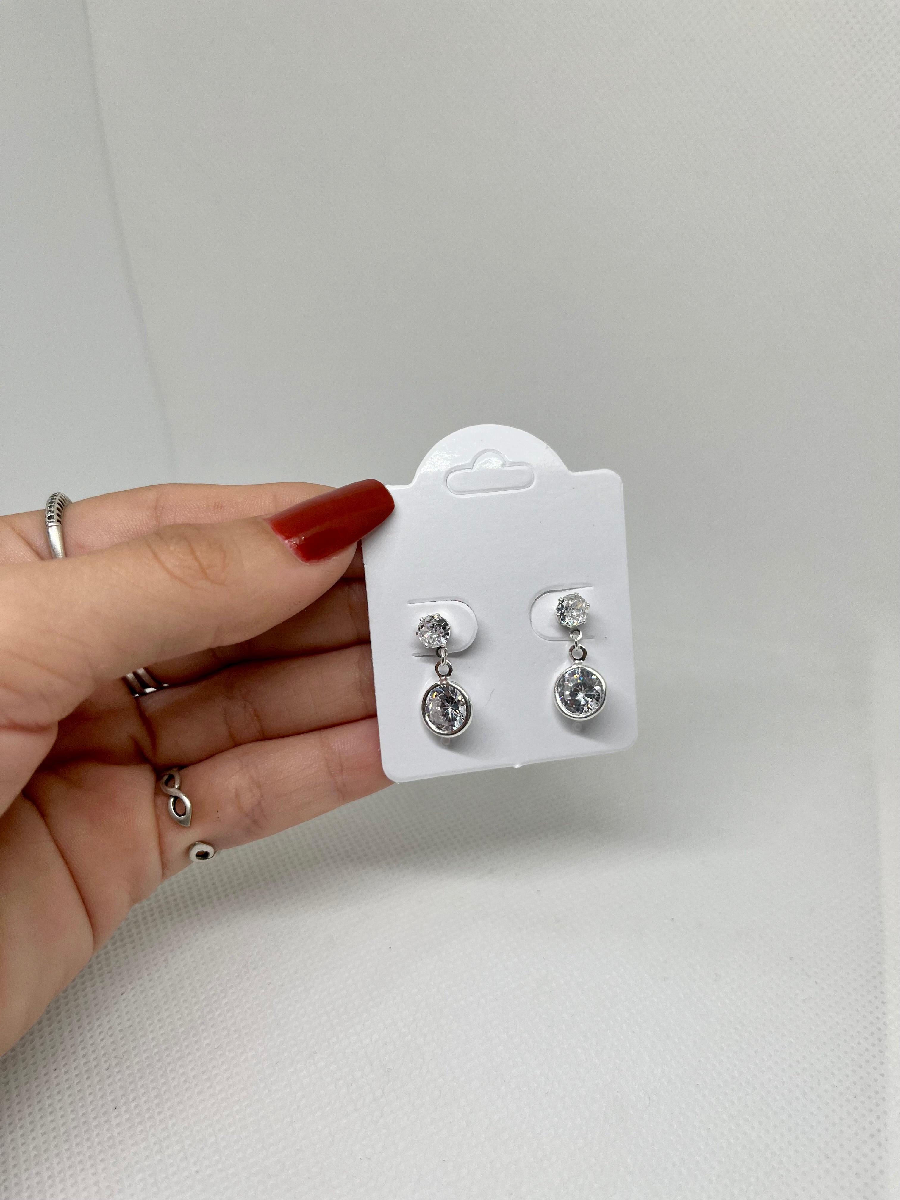 Brinco com base redonda cristal