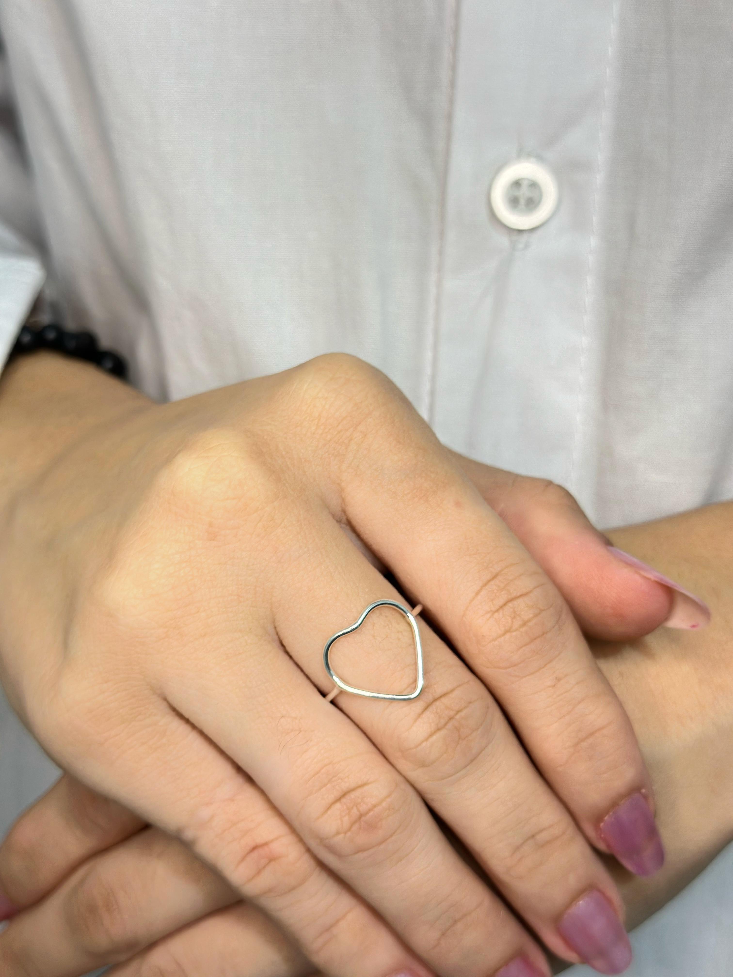 Anel Corações vazado Feminino em Prata 925 Legítima – Design Exclusivo com Garantia Vitalícia