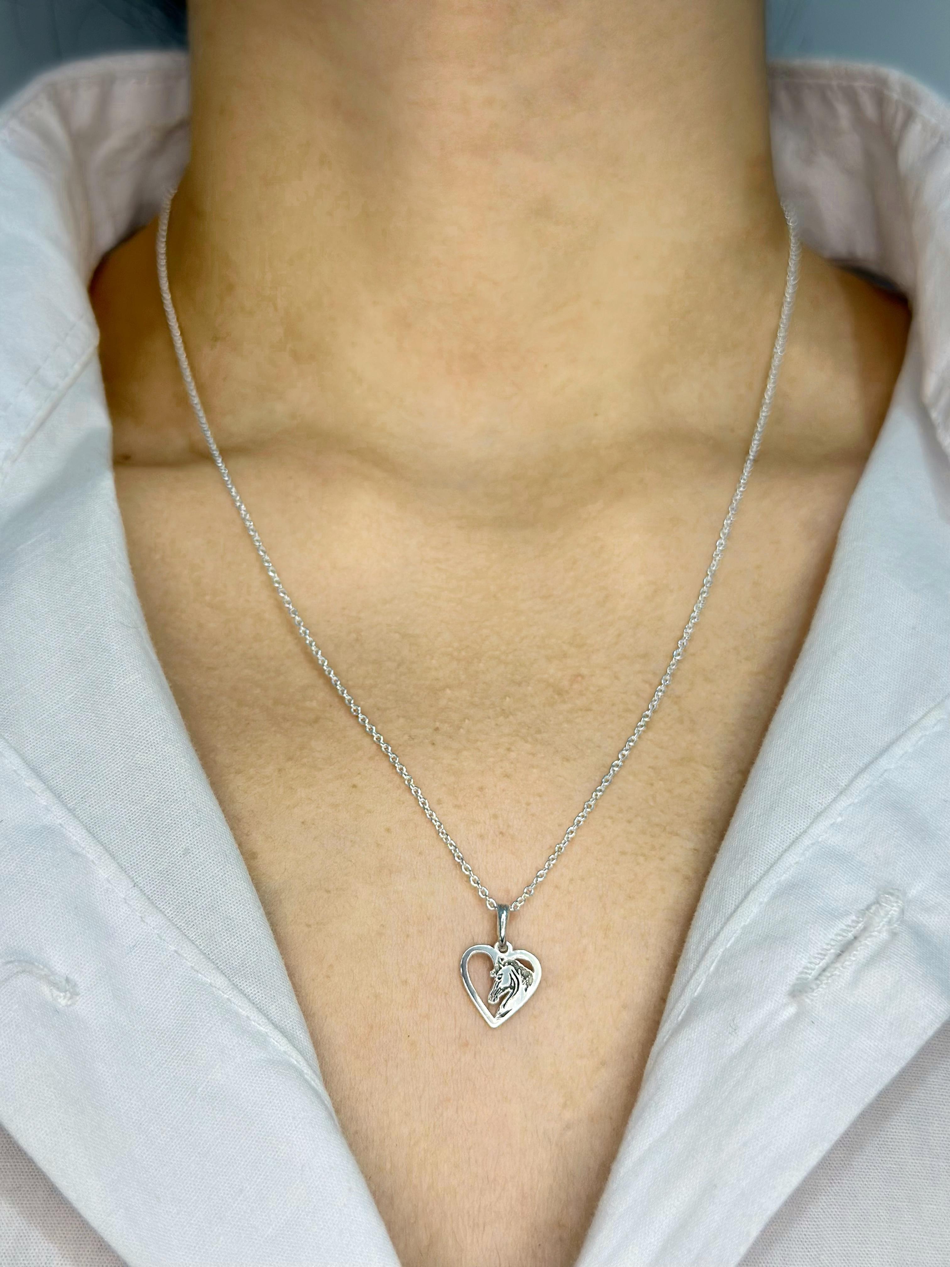 Colar Coração Vazado com Cavalo em Prata 925 Legítima Feminina 45cm – Design Exclusivo com Garantia Vitalícia
